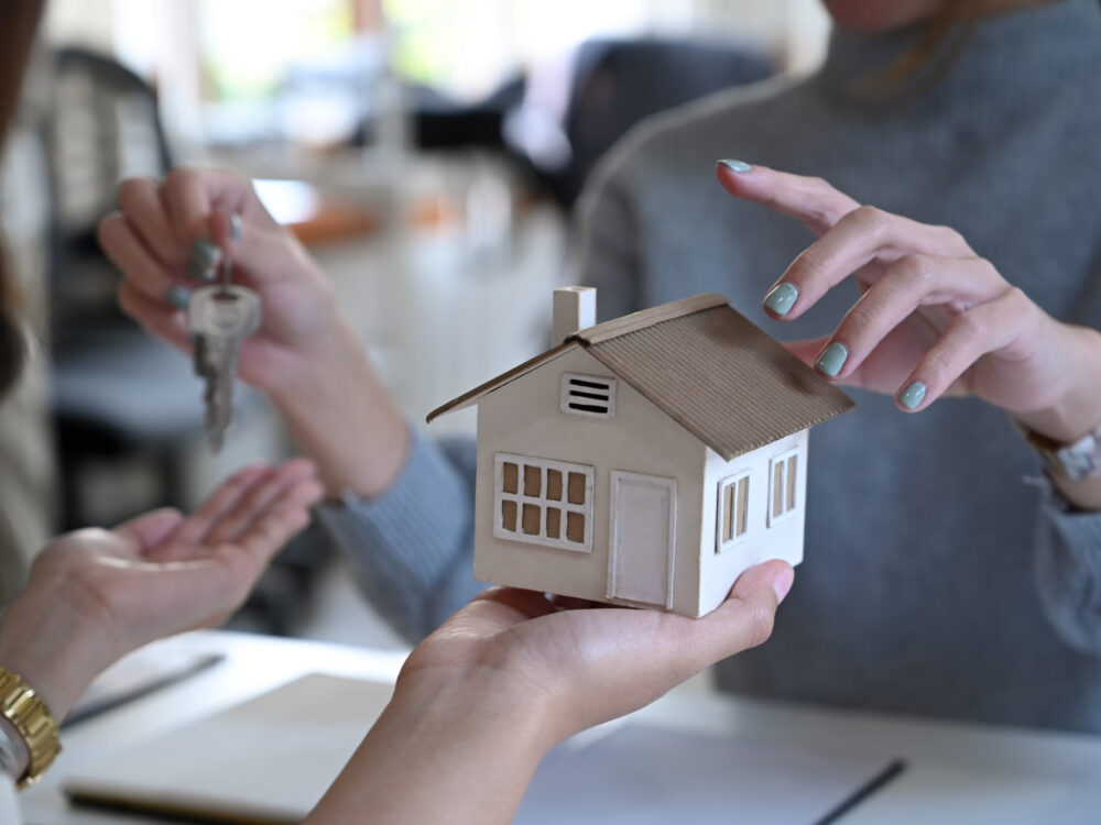 cropped-image-of-real-estate-agent-offering-home-o-2024-12-01-12-37-41-utc-scaled.jpg
